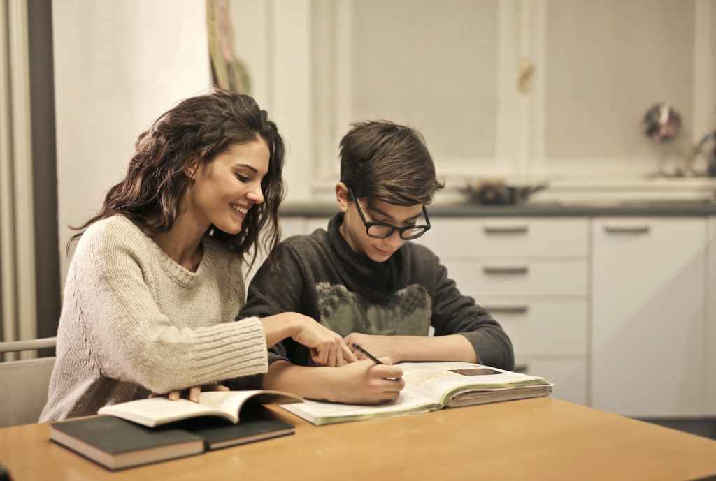 Çocuğunuzun okul başarısı için anne babalara altın tavsiyeler